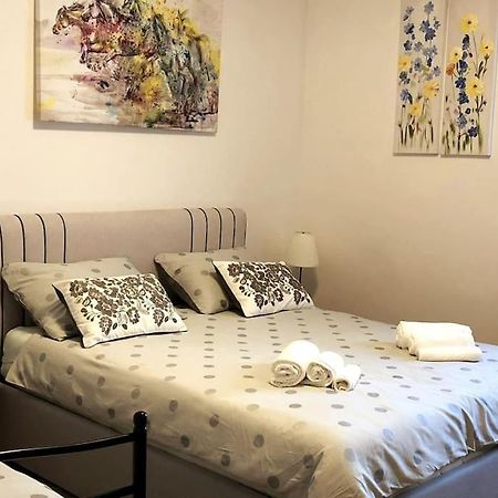 Lijepo Ureden Stan U Centru Grada Apartment Knin Luaran gambar