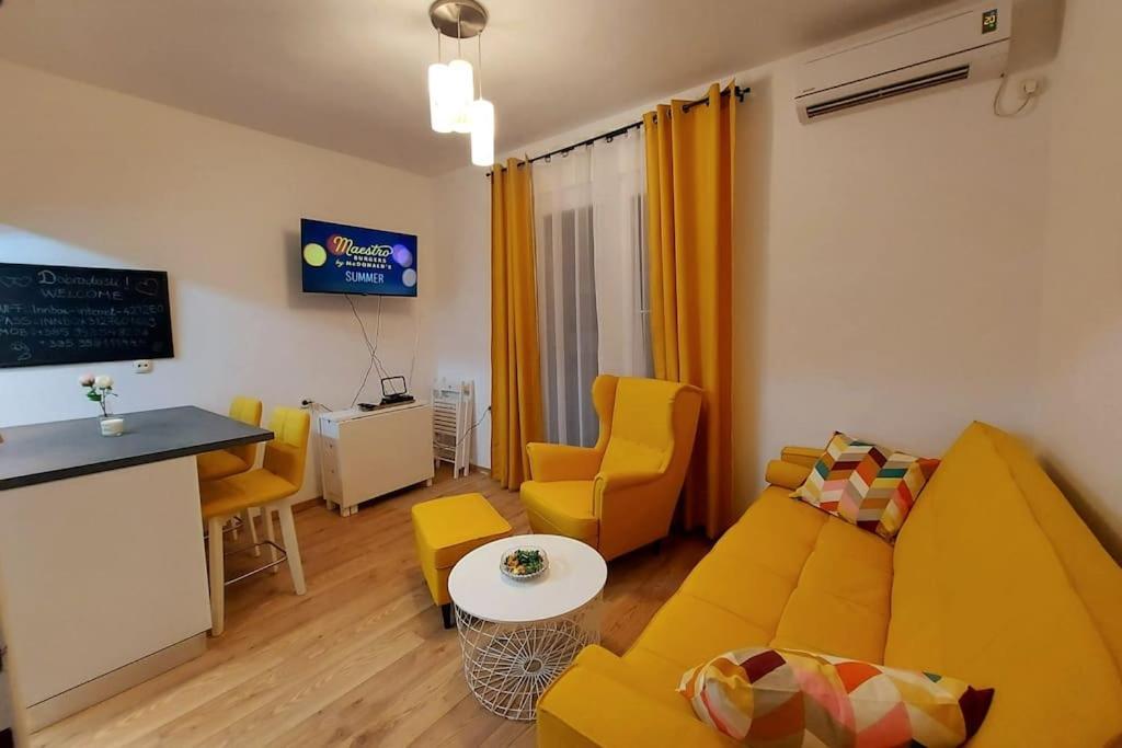 Lijepo Ureden Stan U Centru Grada Apartment Knin Luaran gambar