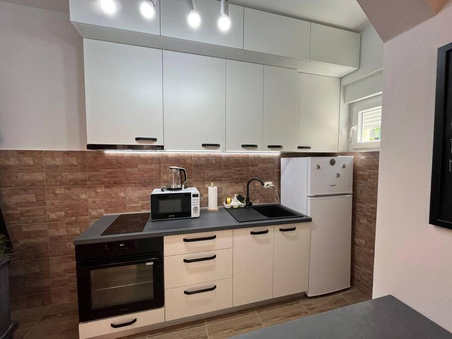 Lijepo Ureden Stan U Centru Grada Apartment Knin Luaran gambar