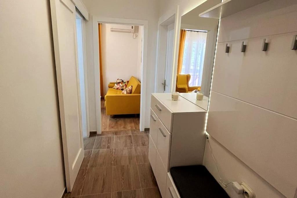 Lijepo Ureden Stan U Centru Grada Apartment Knin Luaran gambar